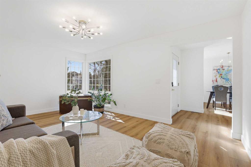 Picture for 431 Queen Charlotte Drive SE