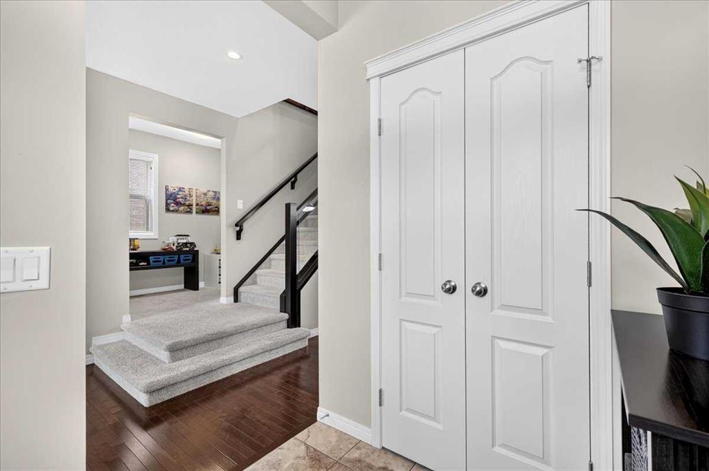 Picture for 60 Mahogany Grove SE