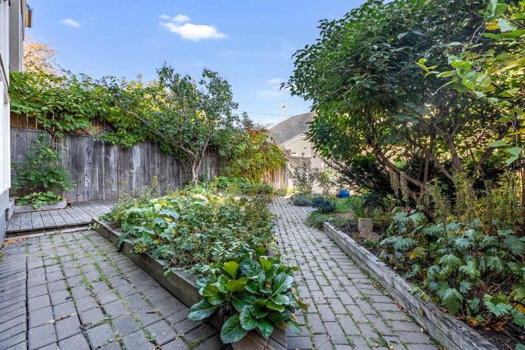 Picture for 216 4 Avenue NE