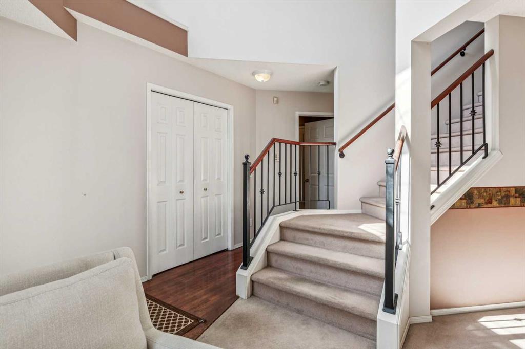 Picture for 40 Country Hills Bay NW