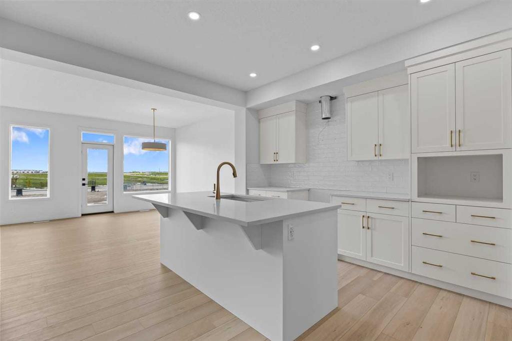 Picture for 138 Corner Glen Square NE