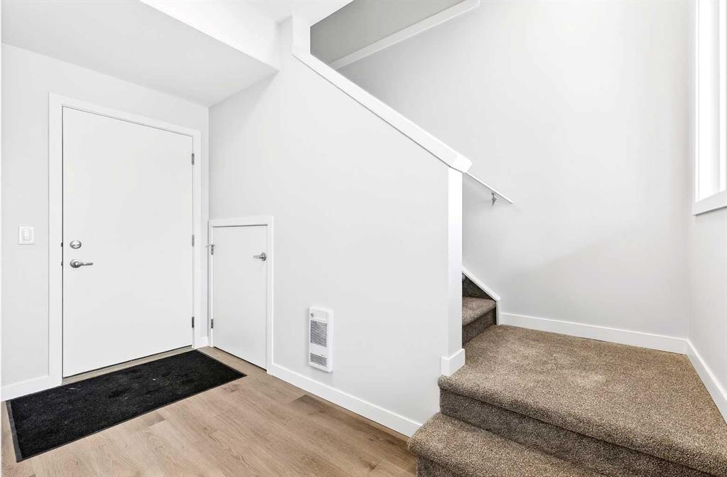 Picture for 201, 40 Creekside Way SW