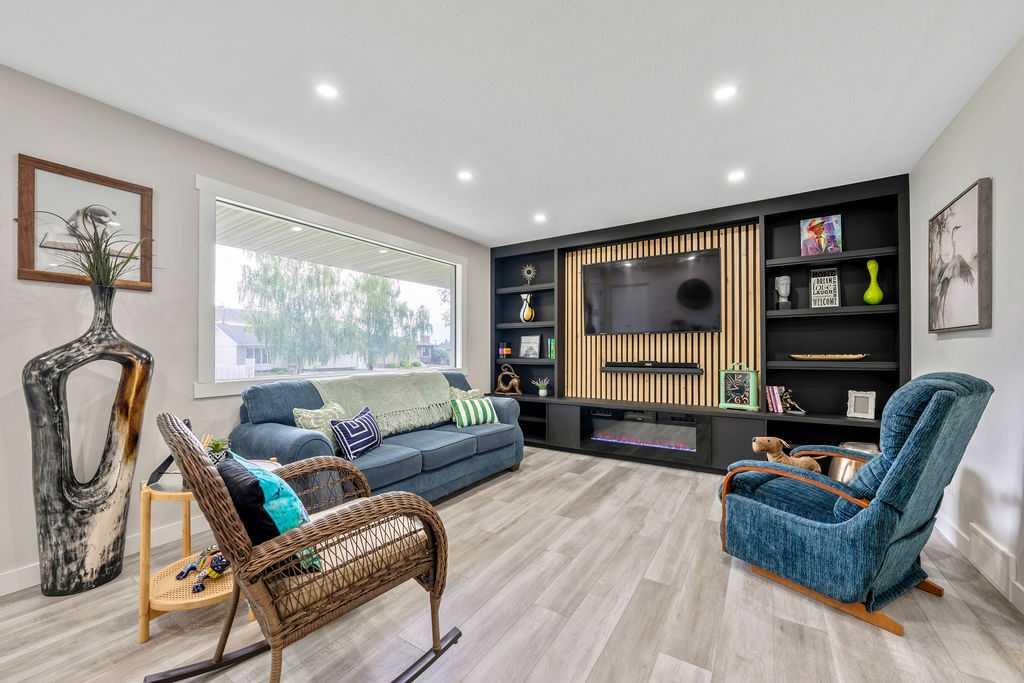 Picture for 323 84 Avenue SE