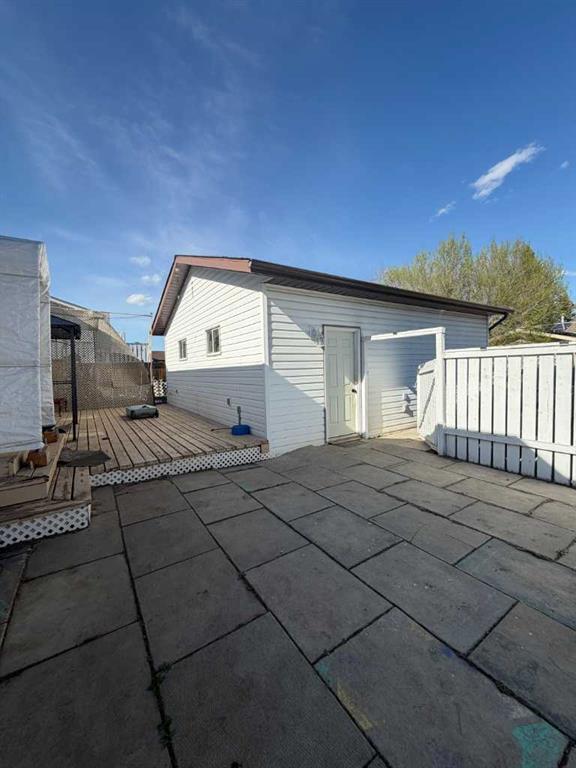 Picture for 128 10 Avenue NE
