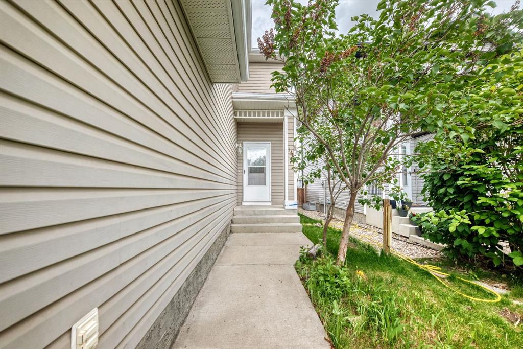 Picture for 145 Martinvalley Crescent NE