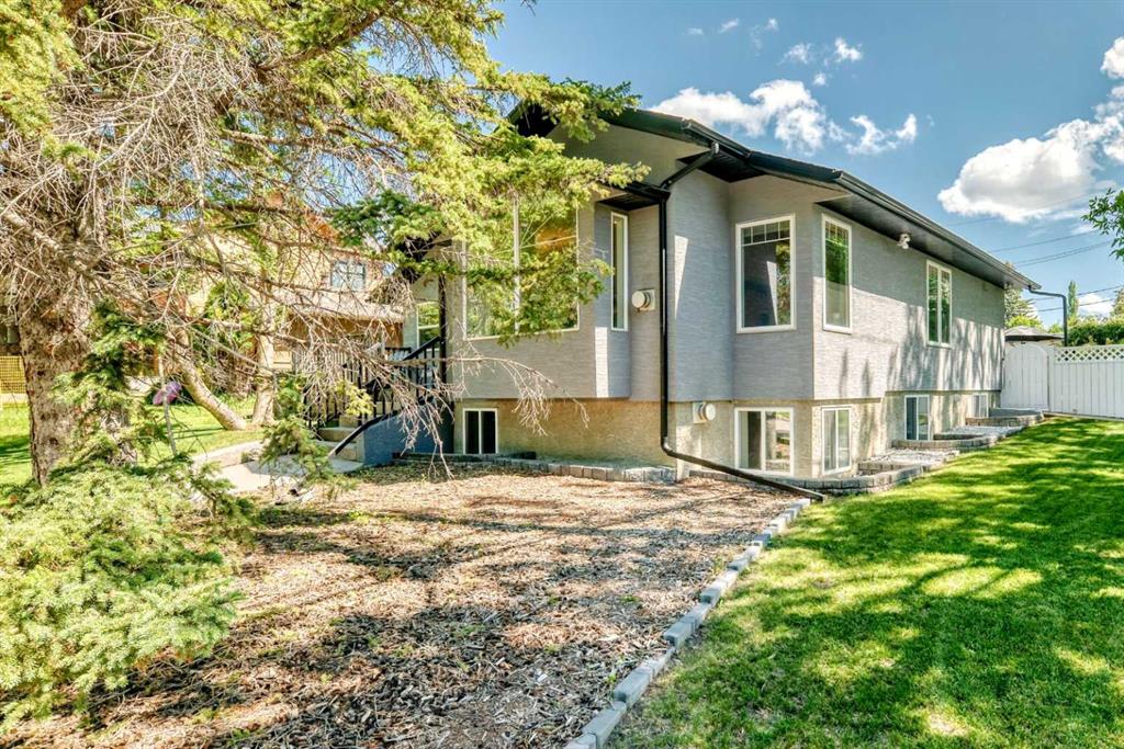 Picture for 2024 Chicoutimi Drive NW