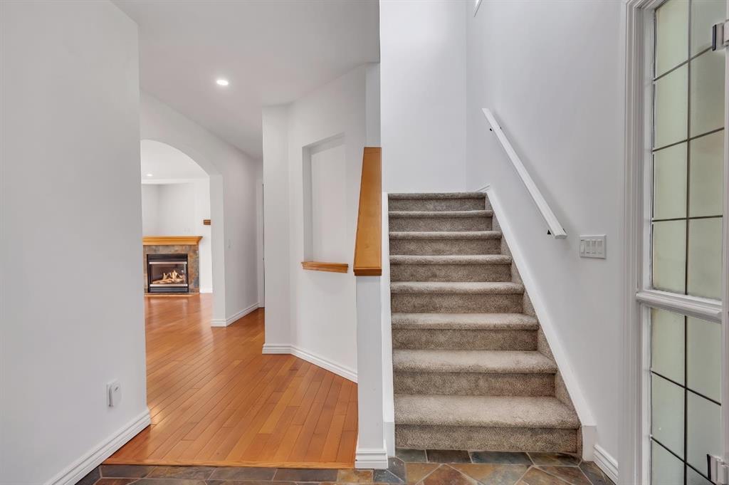 Picture for 167 Valley Crest Close NW