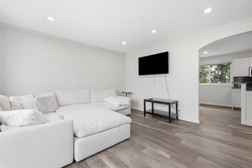 Picture for 327 94 Avenue SE