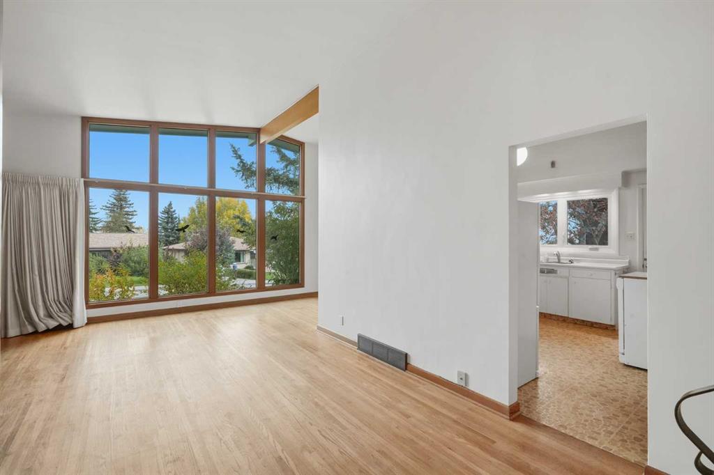 Picture for 35 Cornwallis Drive NW