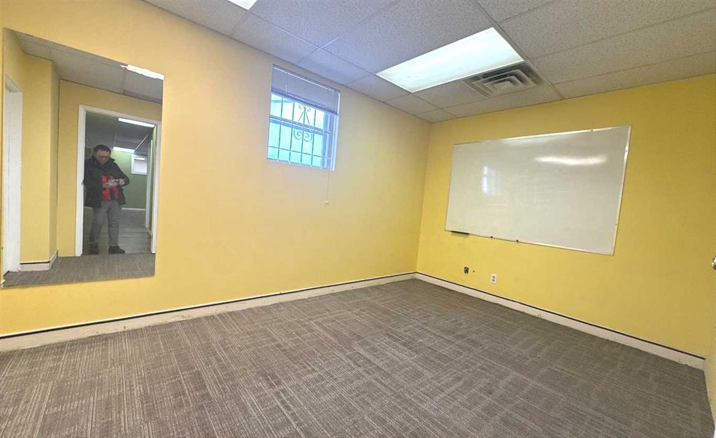 Picture for 201, 1710 Centre Street NE