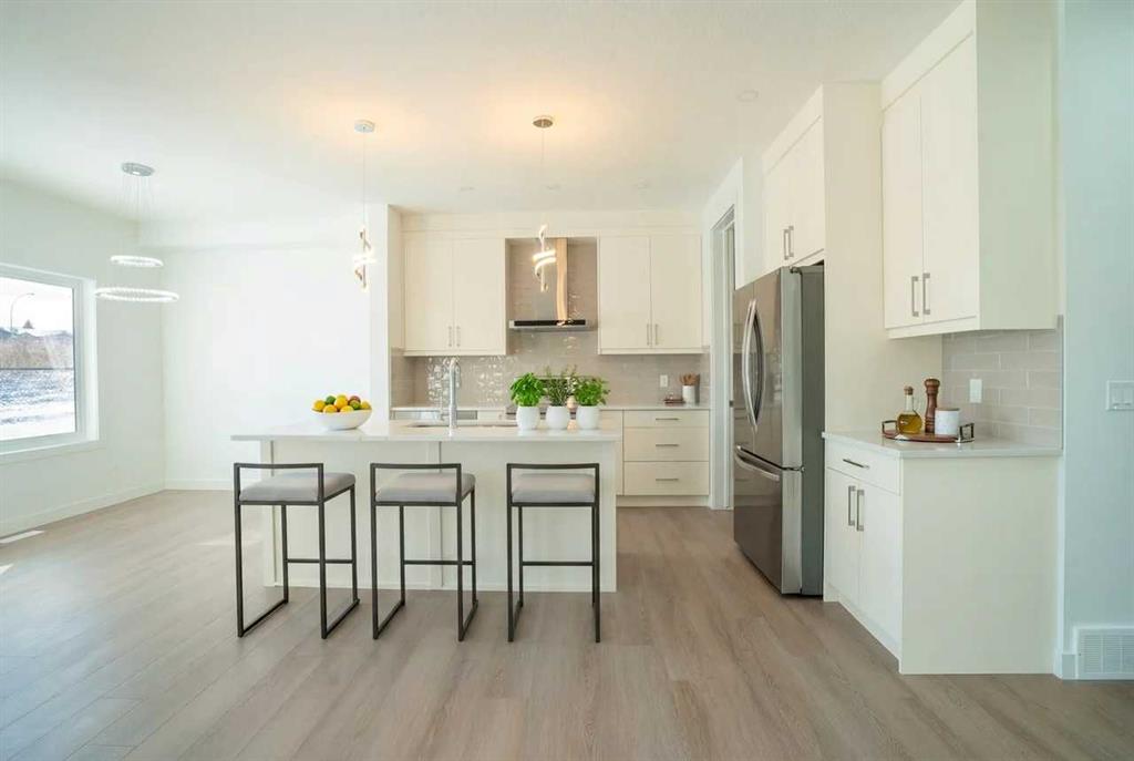 Picture for 212 Lakewood Crescent 