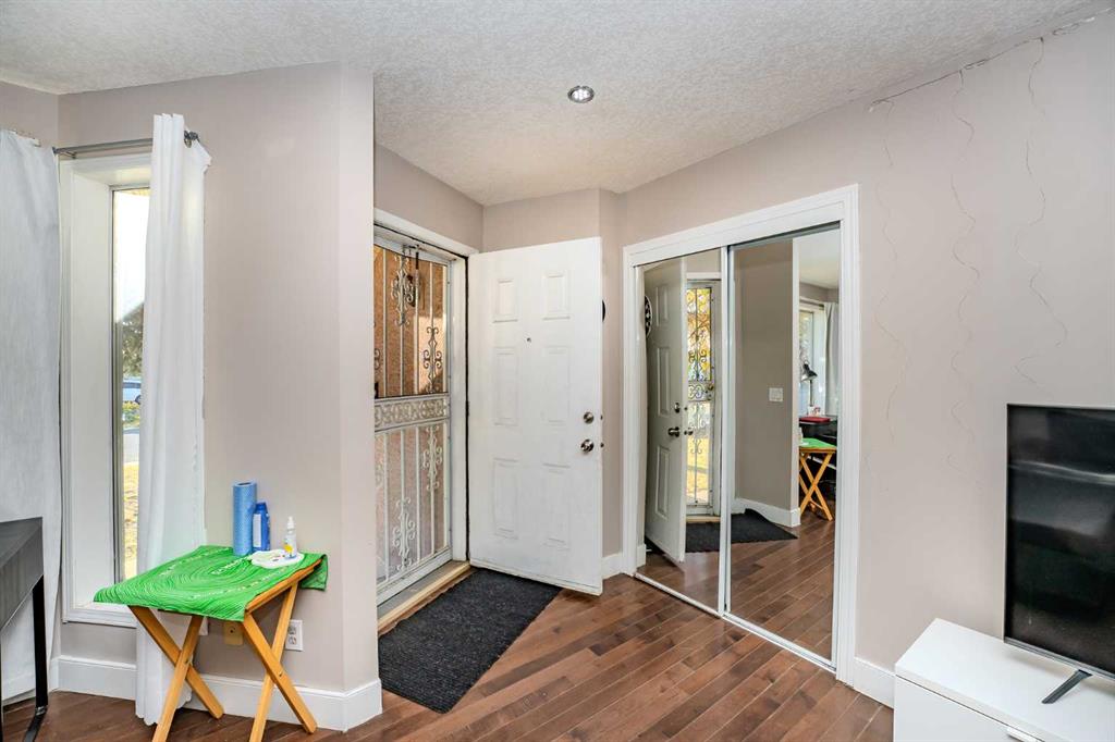 Picture for 4 Del Ray Crescent NE