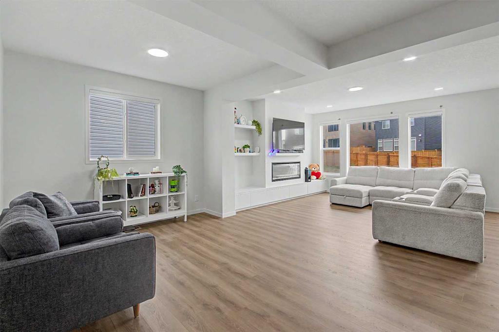Picture for 80 Lucas Passage NW