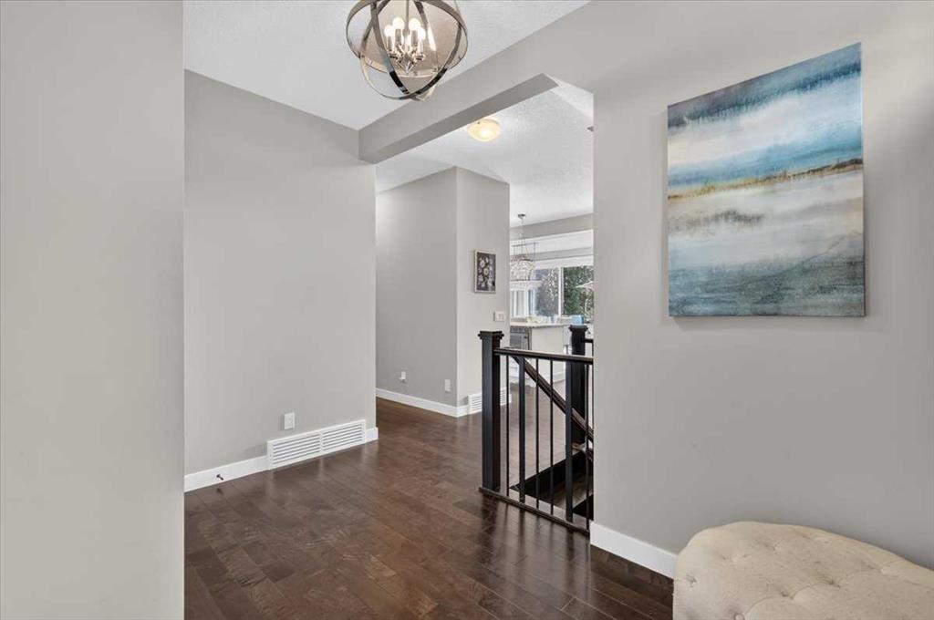 Picture for 90 Cranbrook Crescent SE