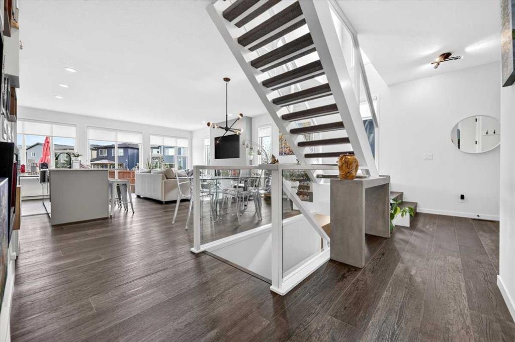 Picture for 32 Cranbrook Bay SE