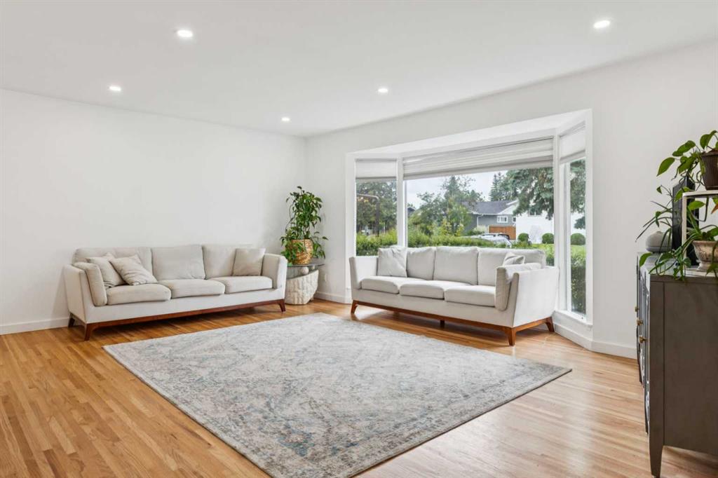 Picture for 10719 Mapleglen Crescent SE