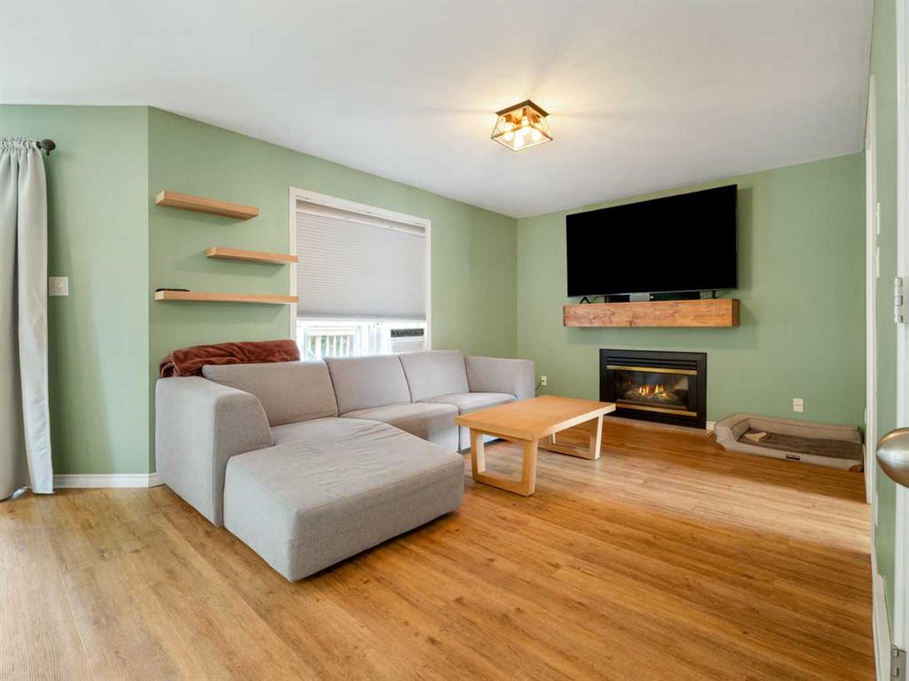 Picture for 123 Stoney Crescent W