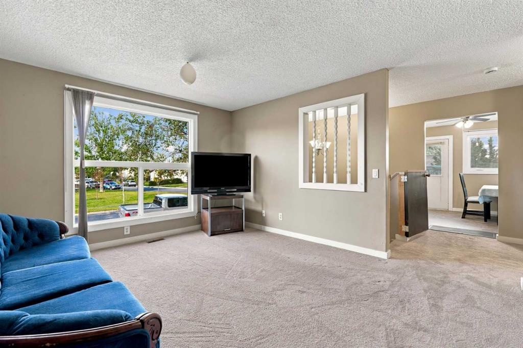 Picture for 64 Castlebrook Rise NE