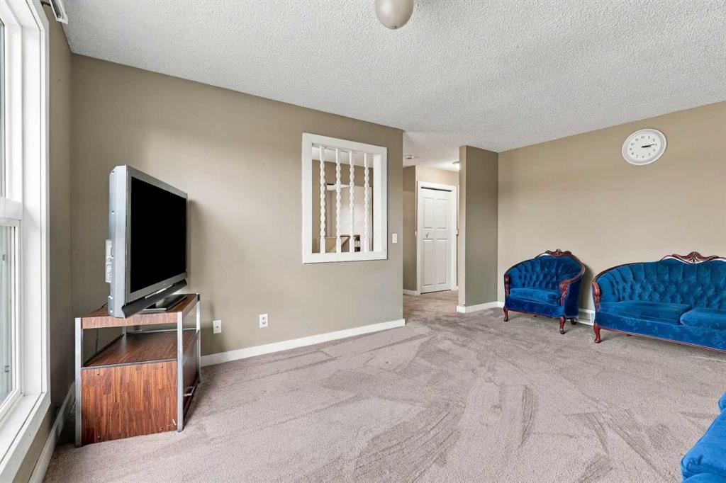 Picture for 64 Castlebrook Rise NE