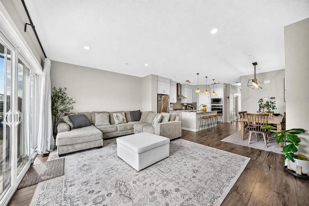Picture for 905 Livingston Way NE