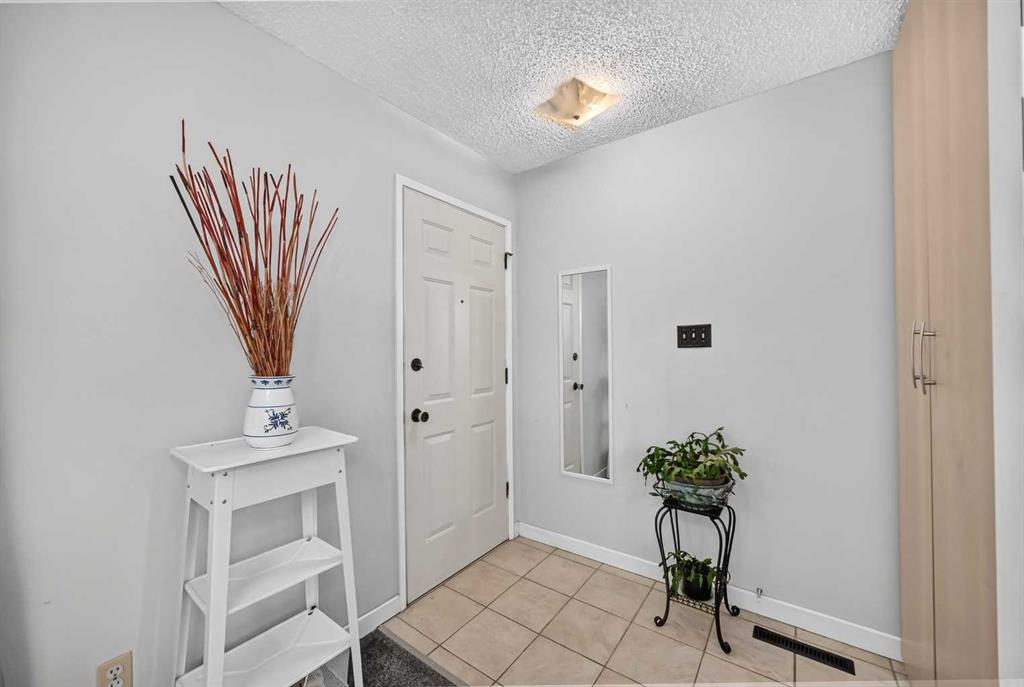 Picture for 10647 Shillington Crescent SW