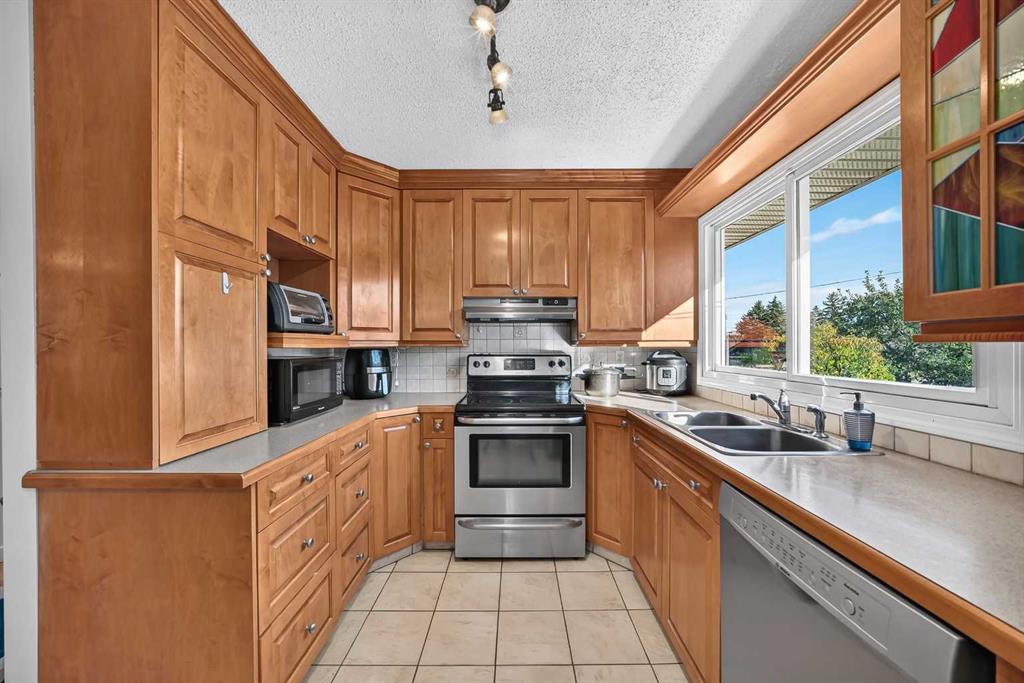 Picture for 10647 Shillington Crescent SW