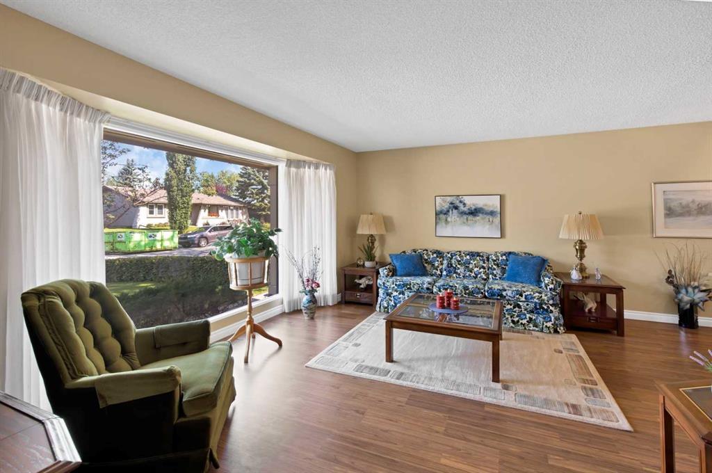 Picture for 256 Parkwood Close SE