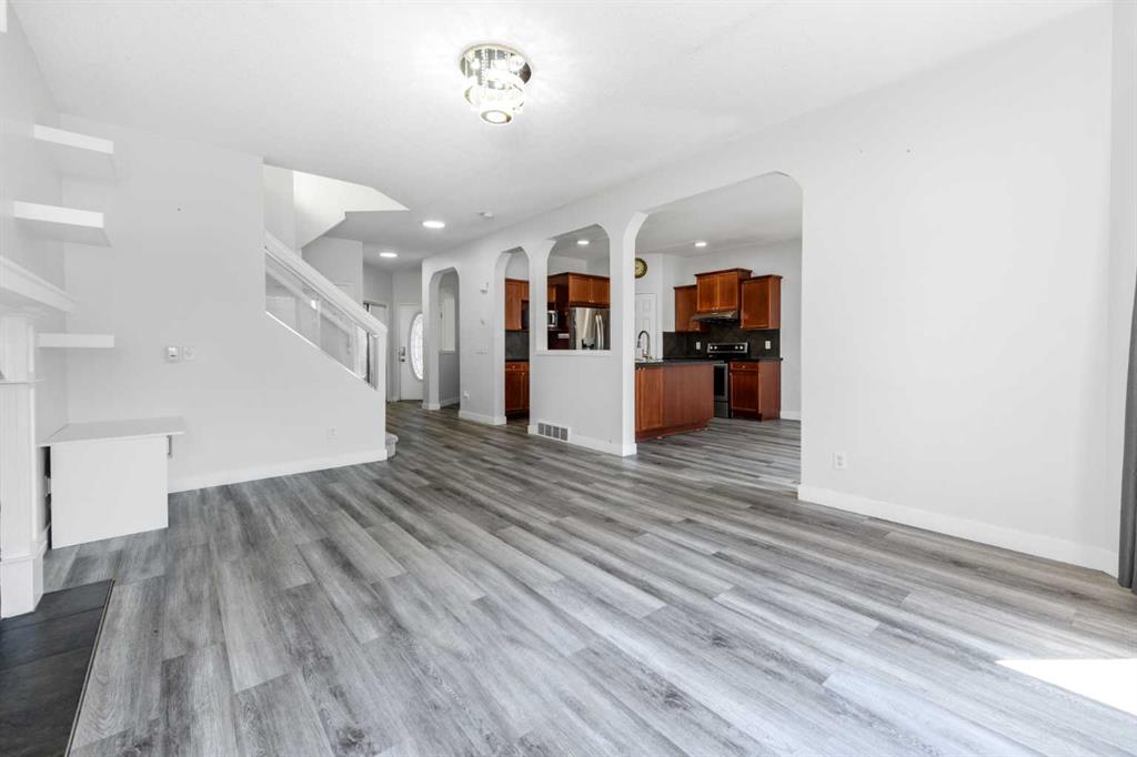 Picture for 228 SADDLECREST Way NE