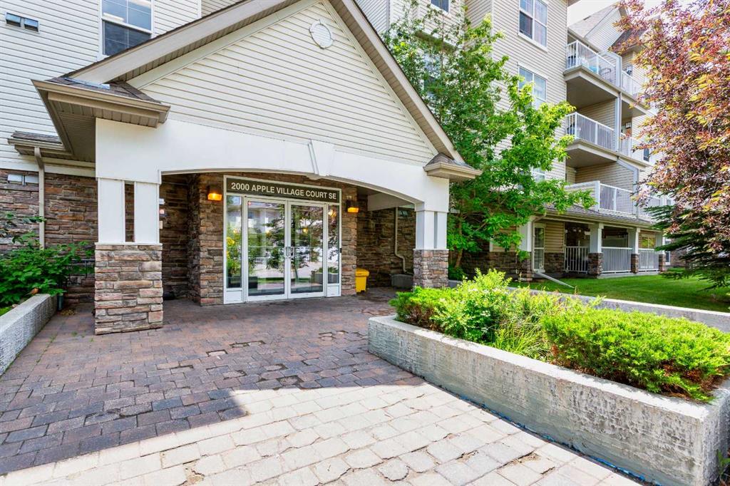 Picture for 210, 2000 Applevillage Court SE