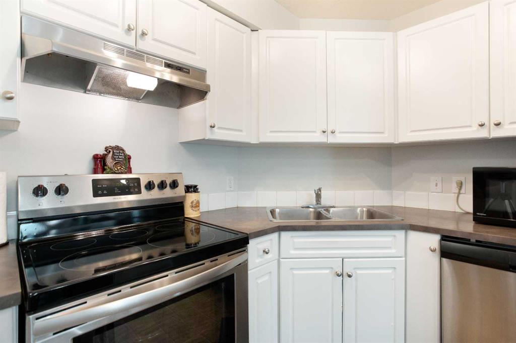 Picture for 210, 2000 Applevillage Court SE