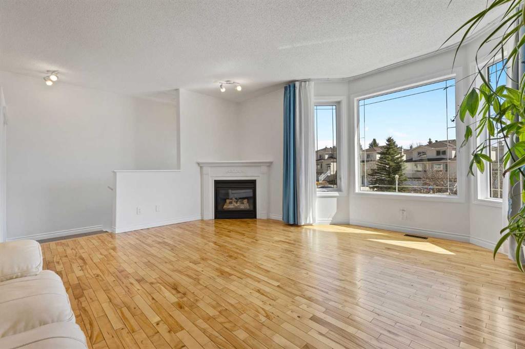 Picture for 82 Country Hills Gardens NW