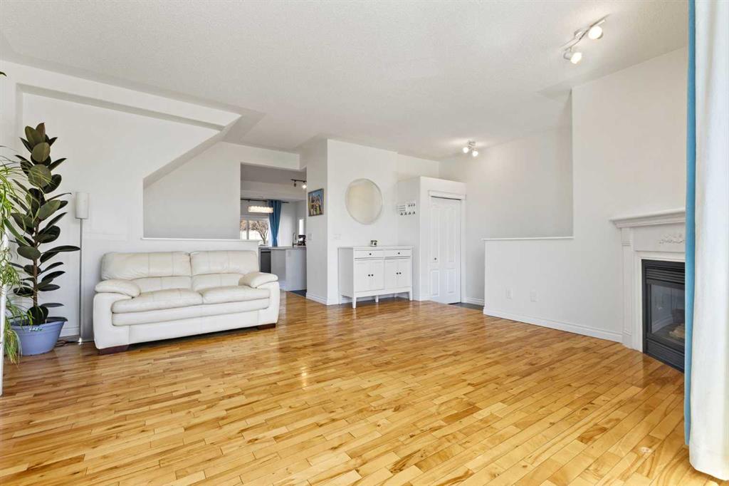 Picture for 82 Country Hills Gardens NW