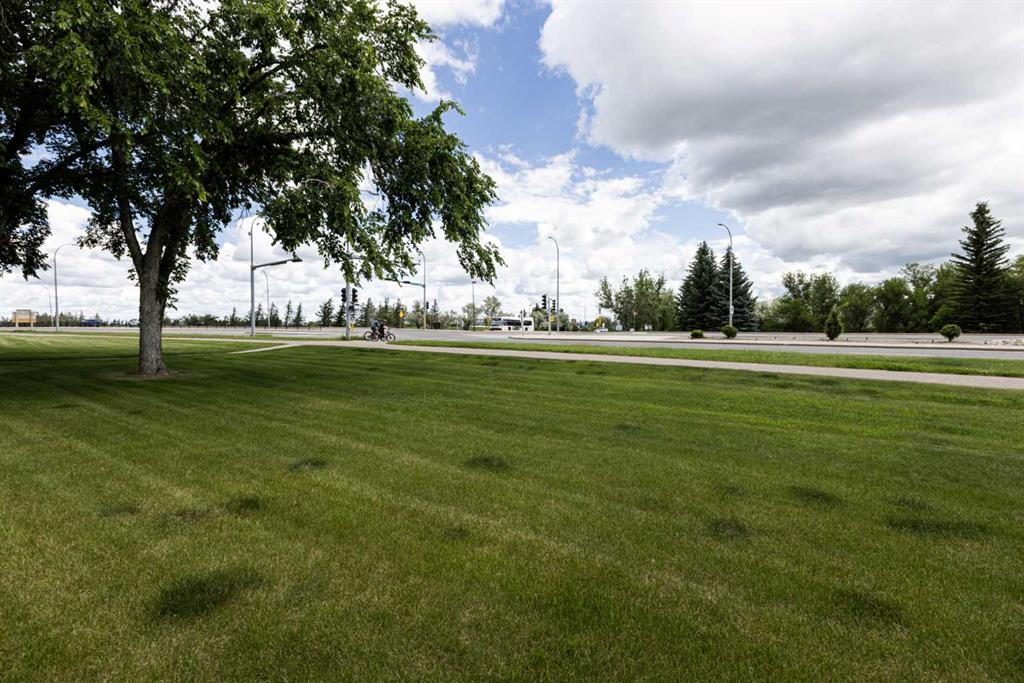 Picture for 24, 5 Acadia Road W