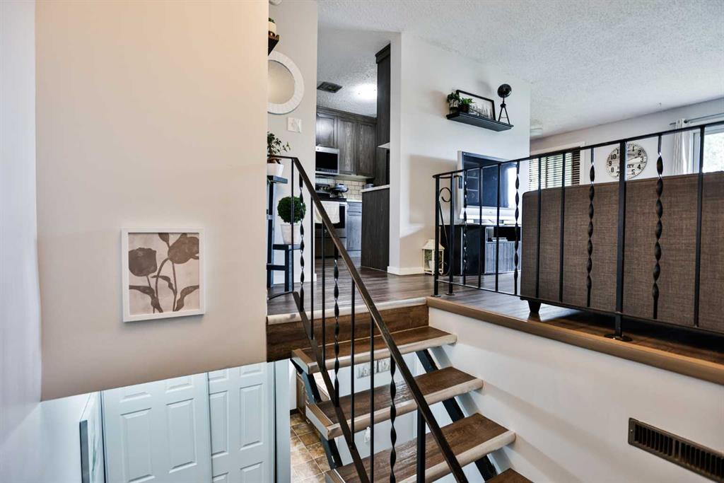 Picture for 24, 5 Acadia Road W