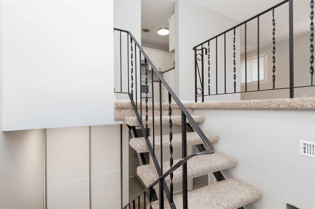 Picture for 13, 5 Acadia Road W
