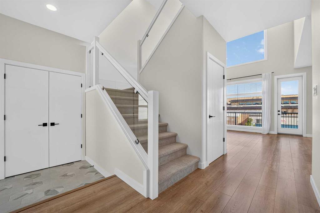 Picture for 1039 Caledonia Place W