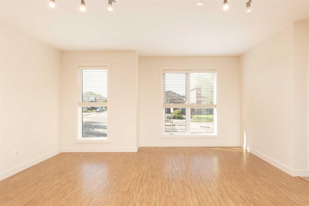 Picture for 78 Sunridge Boulevard W