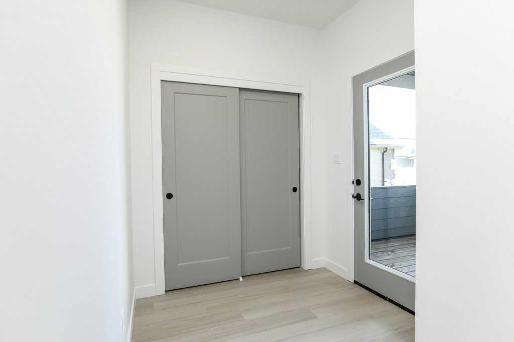 Picture for 664 Devonia Road W