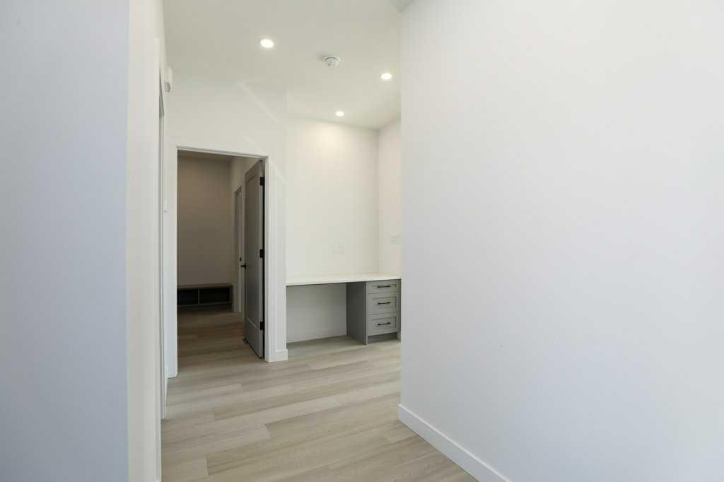 Picture for 664 Devonia Road W
