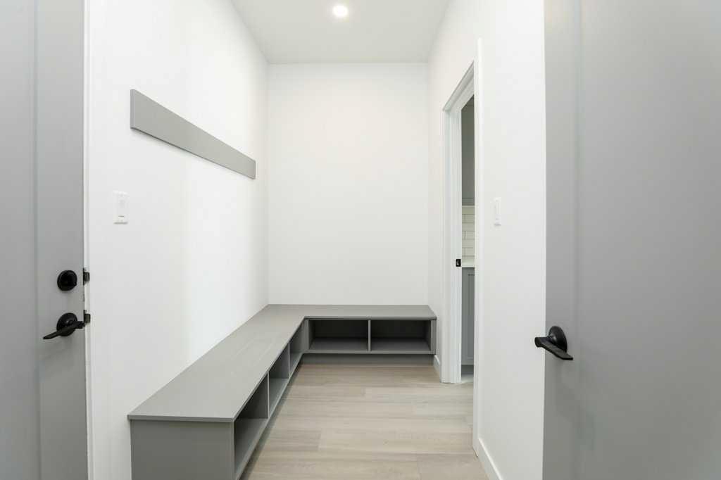 Picture for 664 Devonia Road W