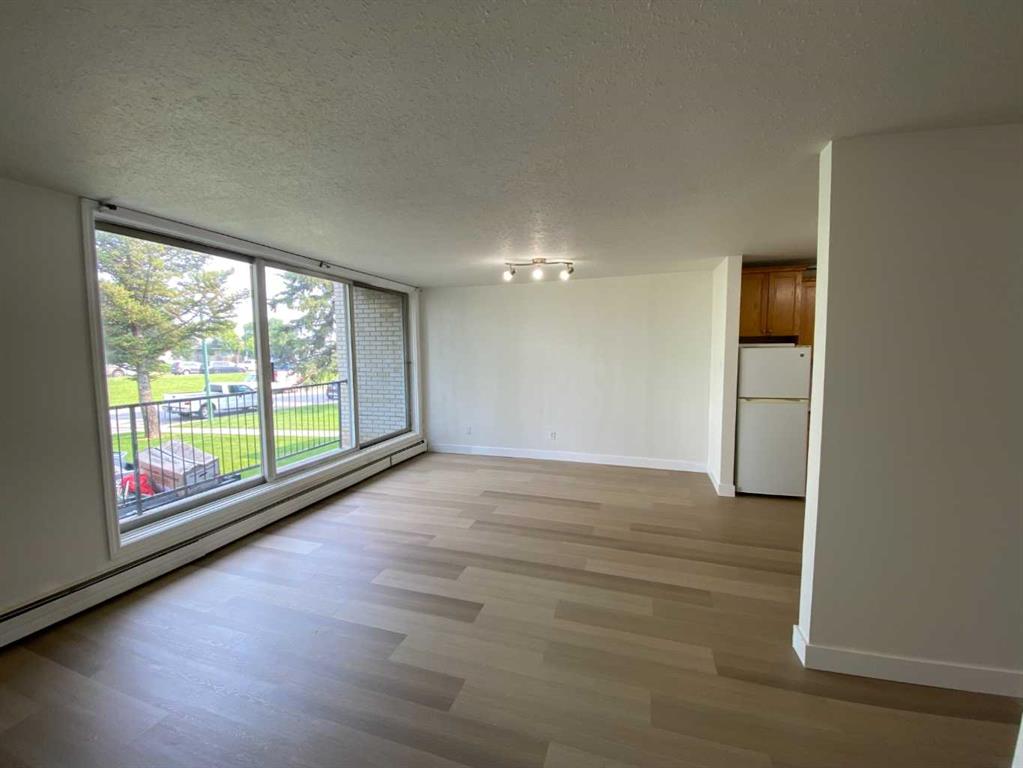 Picture for 3, 222 Mayor Magrath Drive N