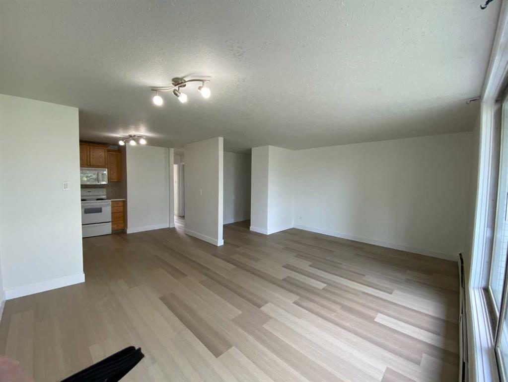 Picture for 3, 222 Mayor Magrath Drive N