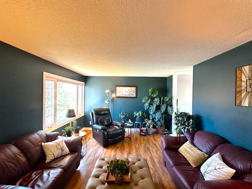 Picture for 129 Greenview Close N