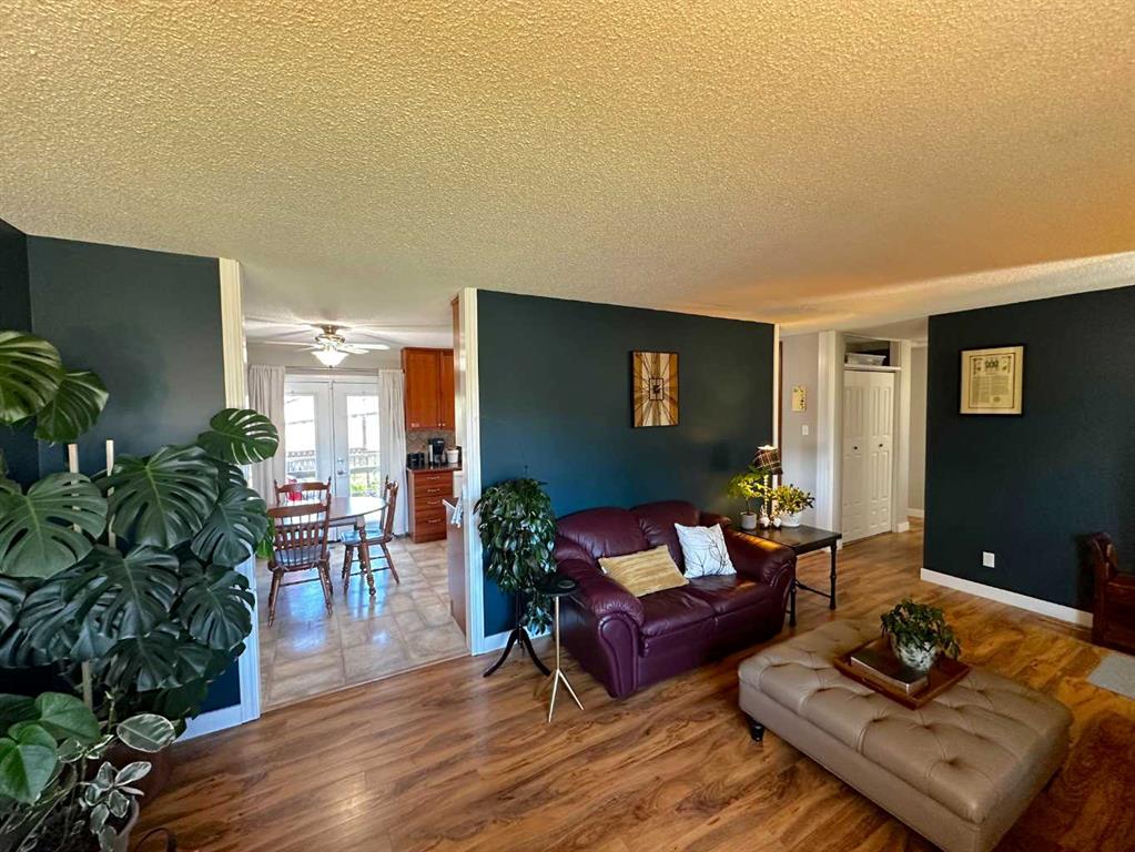 Picture for 129 Greenview Close N