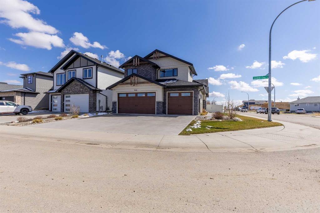 Picture for 648 Sixmile Crescent S