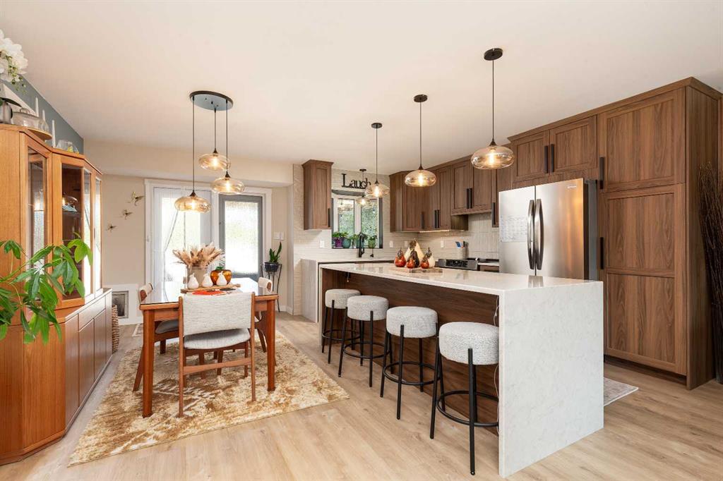 Picture for 230 Heritage Close W