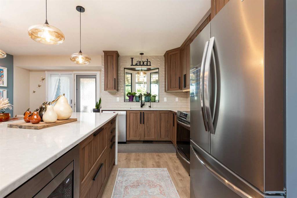 Picture for 230 Heritage Close W
