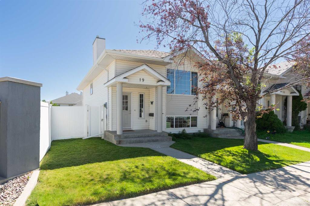 Picture for 19 Chilcotin Lane W