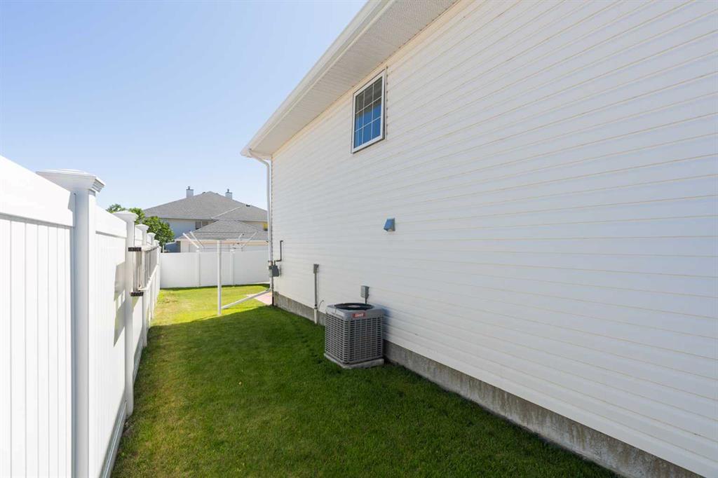Picture for 19 Chilcotin Lane W