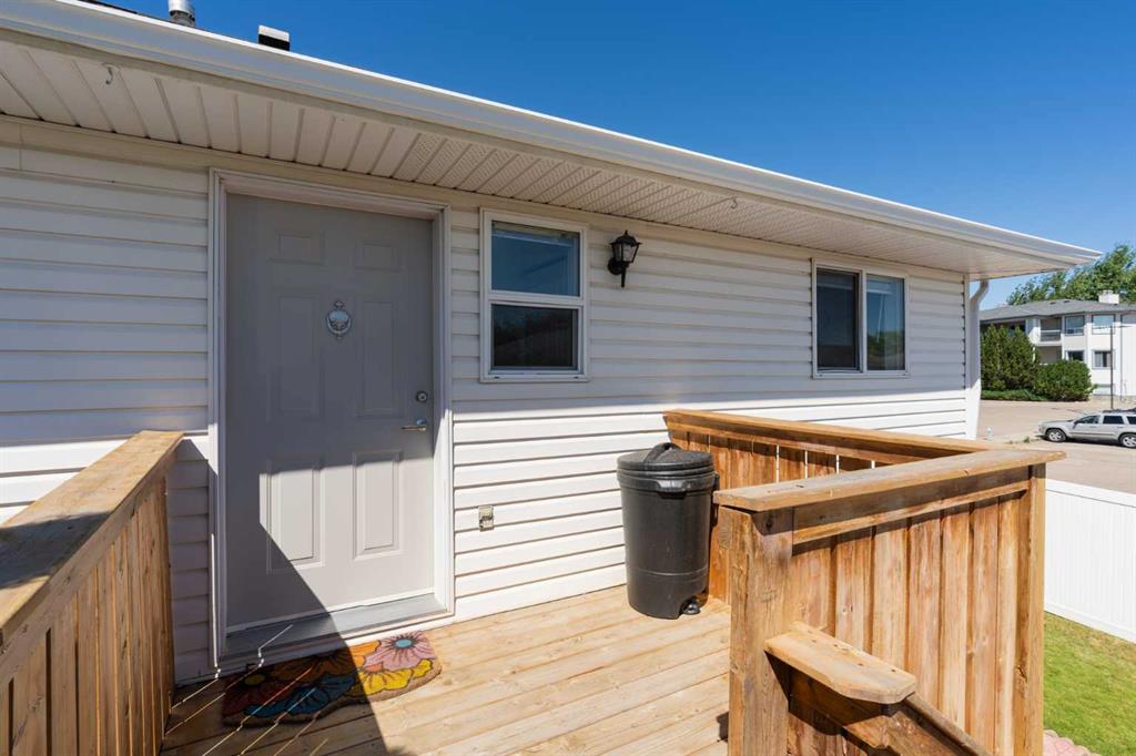 Picture for 19 Chilcotin Lane W